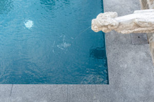 margelle piscine granit